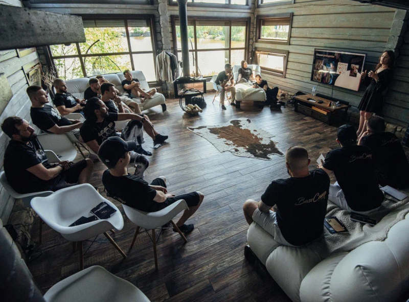 Диана Леонтьева у панорамного окна, деловой портрет