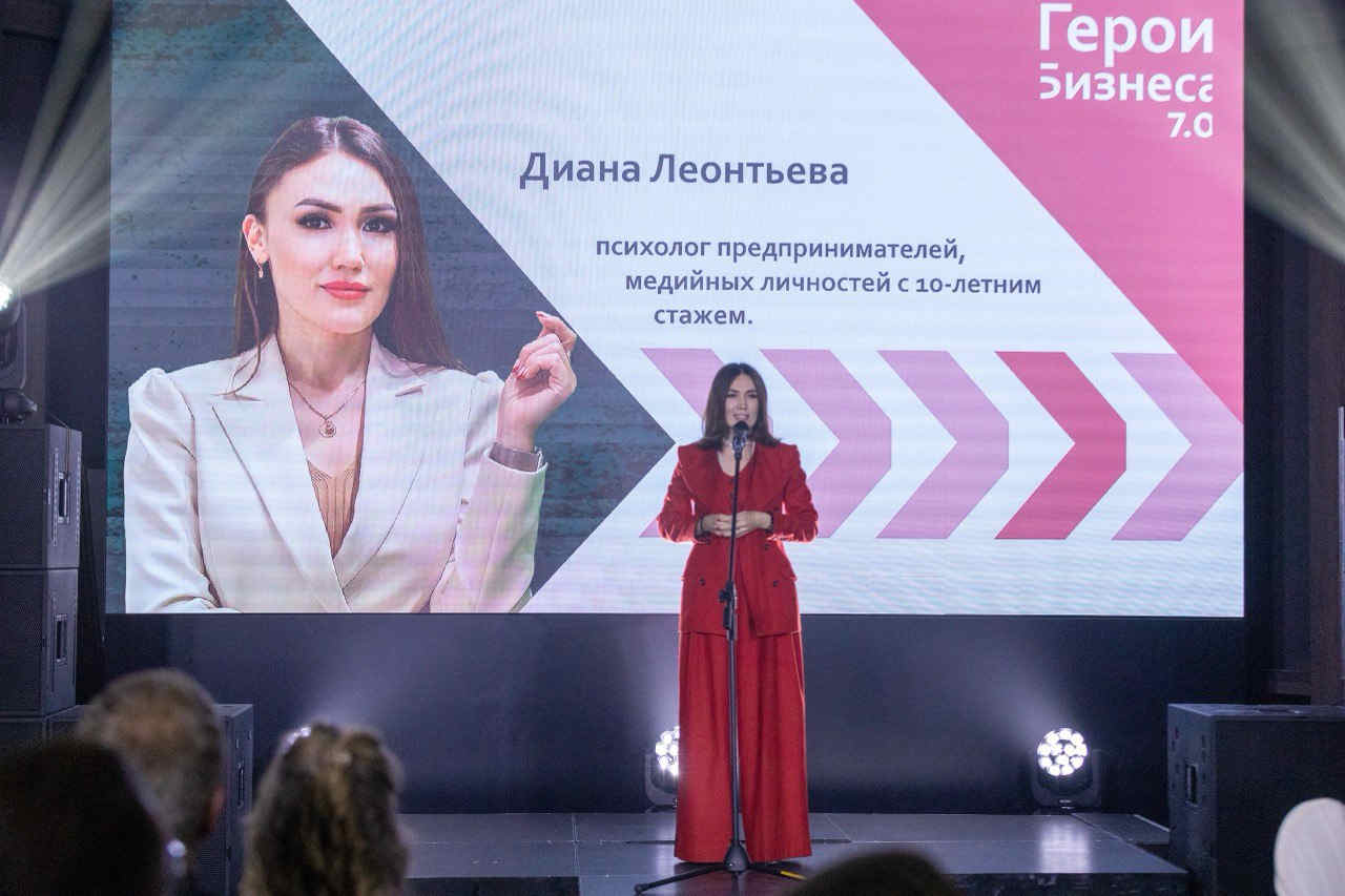 Диана Леонтьева в кабинете, портрет крупным планом